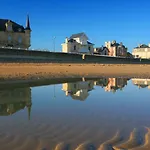 Jolie Colombe, Maison 3 Ch 2 Sdb Beau Jardin Terrasse Amenagee A 15 Mn A Pied De La Du Centre En Bessin Proche Golf Et D'omaha Et Bayeux
