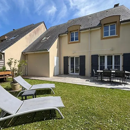 Jolie Colombe, Maison 3 Ch 2 Sdb Beau Jardin Terrasse Amenagee A 15 Mn A Pied De La Du Centre En Bessin Proche Golf Et D'omaha Et Bayeux بيت للعطل