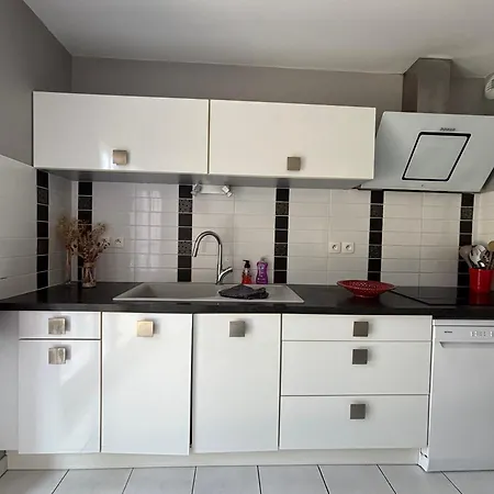 Ferienhaus Jolie Colombe, Maison 3 Ch 2 Sdb Beau Jardin Terrasse Amenagee A 15 Mn A Pied De La Du Centre En Bessin Proche Golf Et D'omaha Et Bayeux
