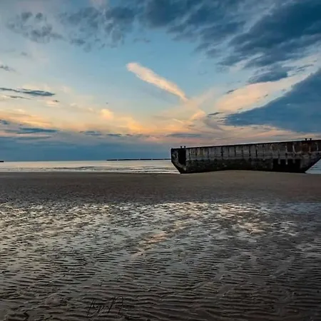 Jolie Colombe, Maison 3 Ch 2 Sdb Beau Jardin Terrasse Amenagee A 15 Mn A Pied De La Du Centre En Bessin Proche Golf Et D'omaha Et Bayeux بيت للعطل بورت-أون-بيسين-هوباين