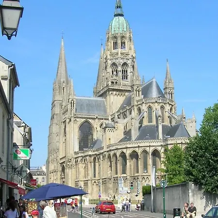 Jolie Colombe, Maison 3 Ch 2 Sdb Beau Jardin Terrasse Amenagee A 15 Mn A Pied De La Du Centre En Bessin Proche Golf Et D'omaha Et Bayeux