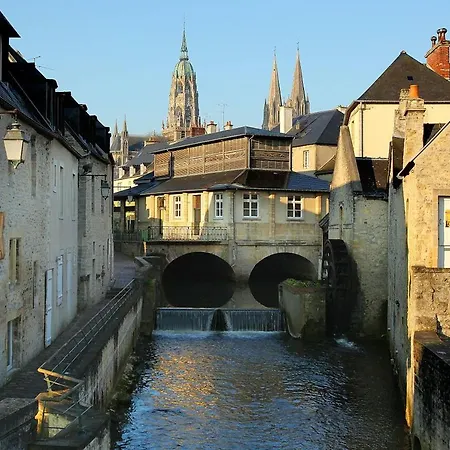 Prázdninový dům Jolie Colombe, Maison 3 Ch 2 Sdb Beau Jardin Terrasse Amenagee A 15 Mn A Pied De La Du Centre En Bessin Proche Golf Et D'omaha Et Bayeux
