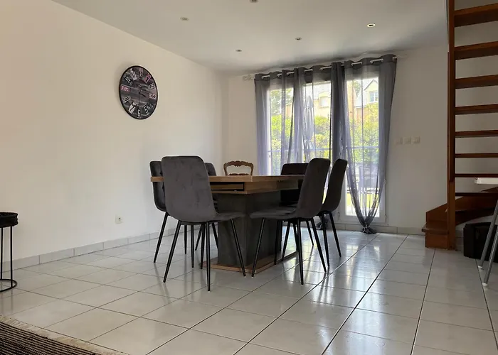 Jolie Colombe, Maison 3 Ch 2 Sdb Beau Jardin Terrasse Amenagee A 15 Mn A Pied De La Du Centre En Bessin Proche Golf Et D'omaha Et Bayeux