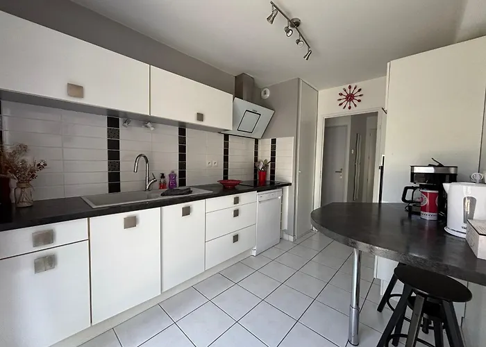 Prázdninový dům Jolie Colombe, Maison 3 Ch 2 Sdb Beau Jardin Terrasse Amenagee A 15 Mn A Pied De La Du Centre En Bessin Proche Golf Et D'omaha Et Bayeux Port-en-Bessin-Huppain