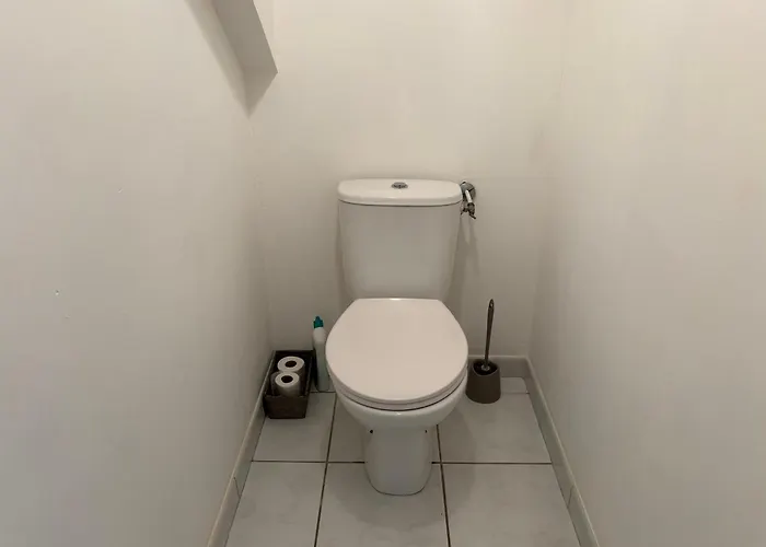 Holiday home Jolie Colombe, Maison 3 Ch 2 Sdb Beau Jardin Terrasse Amenagee A 15 Mn A Pied De La Du Centre En Bessin Proche Golf Et D'omaha Et Bayeux