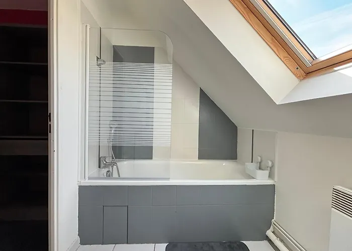 Holiday home Jolie Colombe, Maison 3 Ch 2 Sdb Beau Jardin Terrasse Amenagee A 15 Mn A Pied De La Du Centre En Bessin Proche Golf Et D'omaha Et Bayeux *