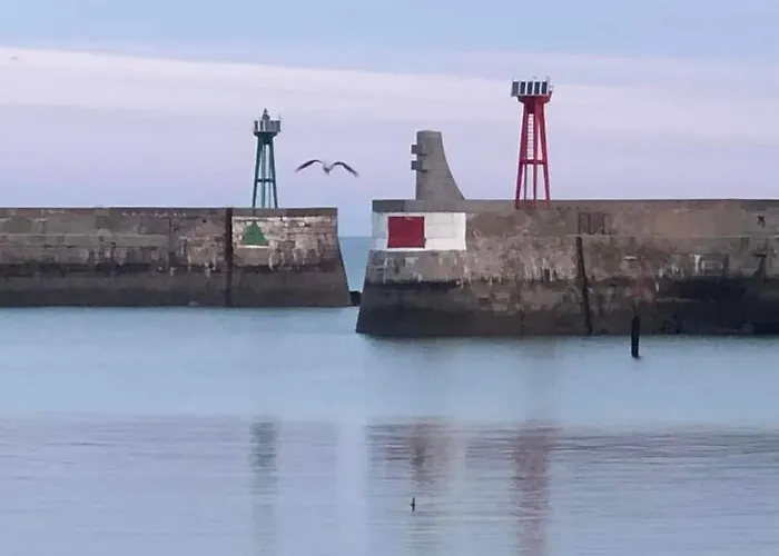 Prázdninový dům Jolie Colombe, Maison 3 Ch 2 Sdb Beau Jardin Terrasse Amenagee A 15 Mn A Pied De La Du Centre En Bessin Proche Golf Et D'omaha Et Bayeux *