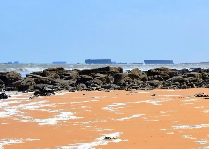 Prázdninový dům Jolie Colombe, Maison 3 Ch 2 Sdb Beau Jardin Terrasse Amenagee A 15 Mn A Pied De La Du Centre En Bessin Proche Golf Et D'omaha Et Bayeux